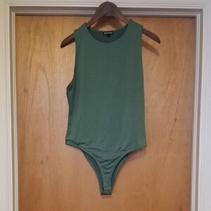 😍 3/$12 Green Sleeveless Bodysuit